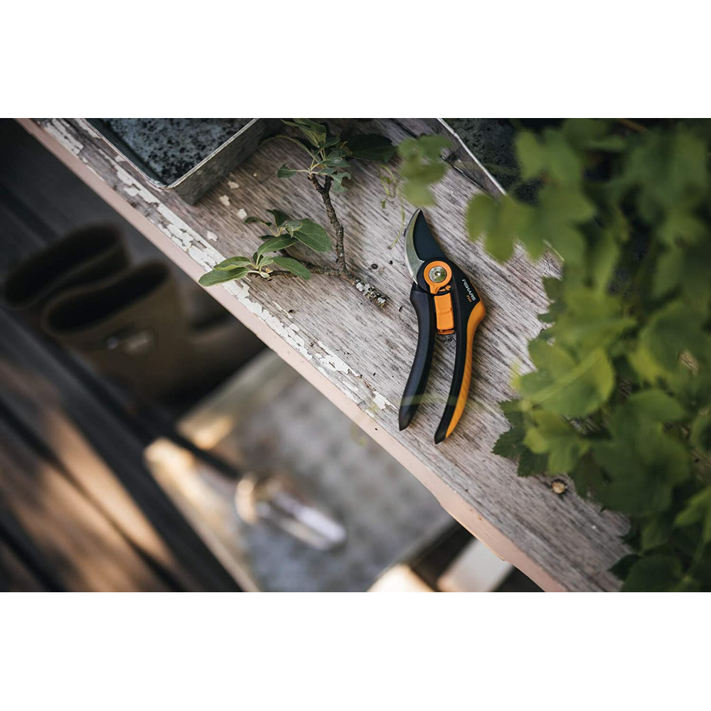 Sécateur FISKARS Smartfit Bypass P541