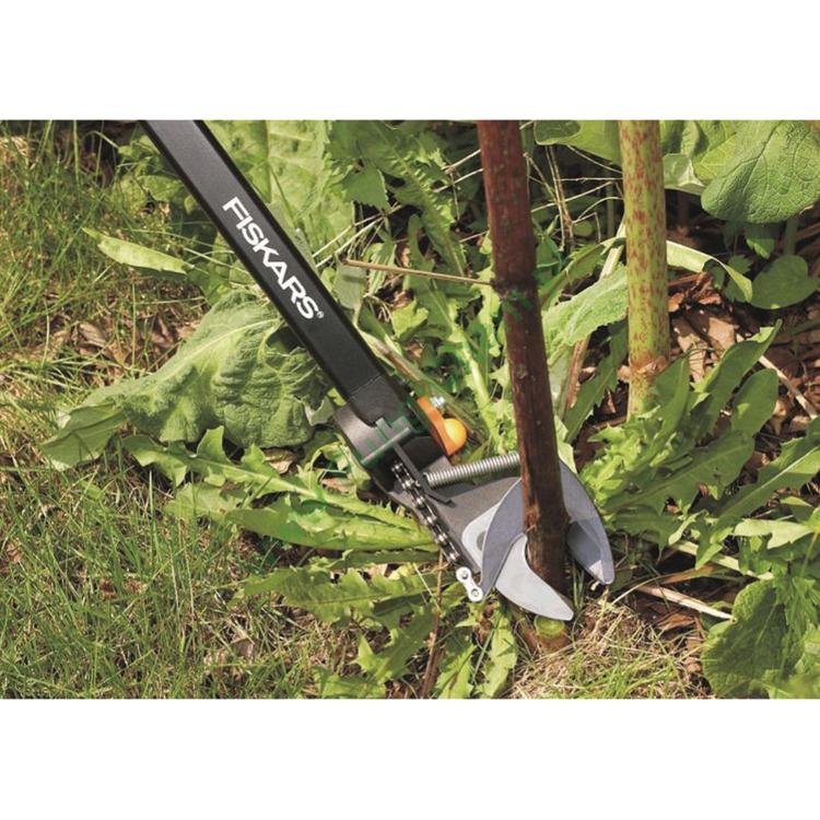 Sécateur télescopique UP84 FISKARS pour couper les branches et le bois