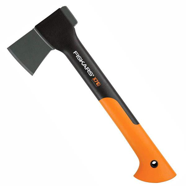 Accepte la hache de coupe professionnelle FISKARS XSX7, pratique et portable.