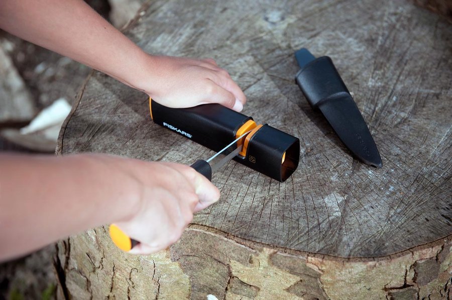Affûteur de lames XSHARP FISKARS pour couteaux et haches de fendage et fendeuses de bûches