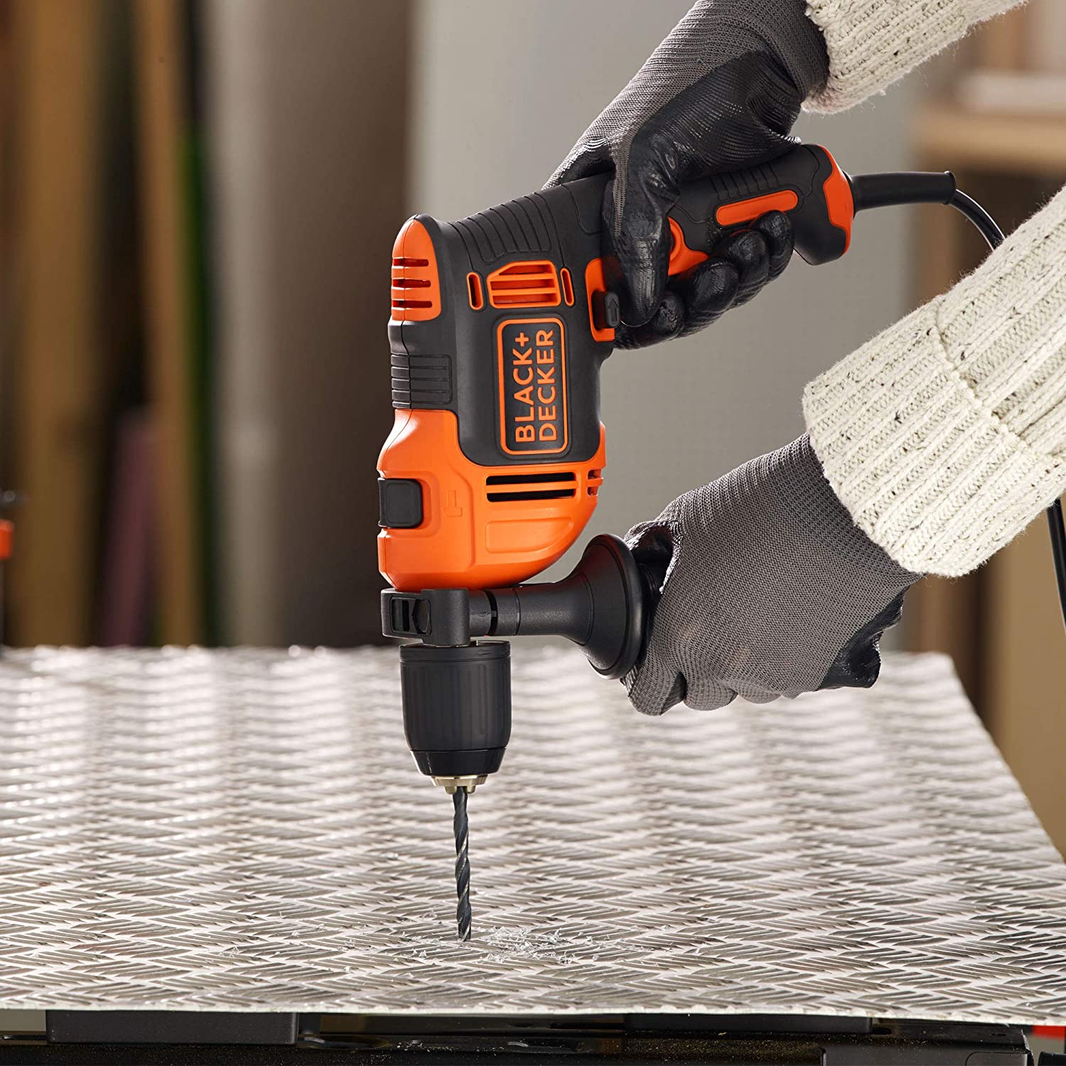 Trapano a percussione 850W in valigetta BLACK+DECKER BEH850K