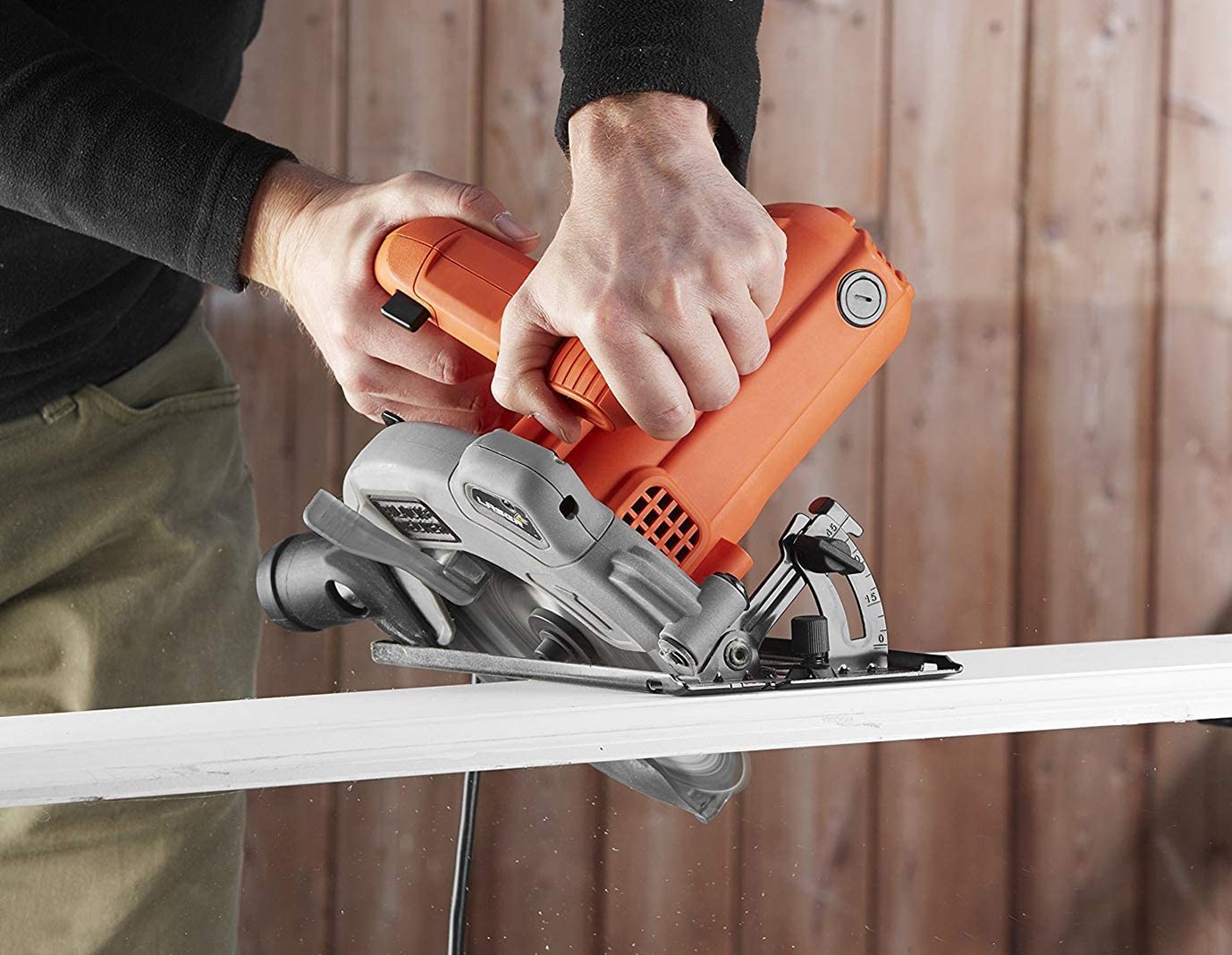 BLACK+DECKER Sega circolare 1250W con guida laser CS1250L