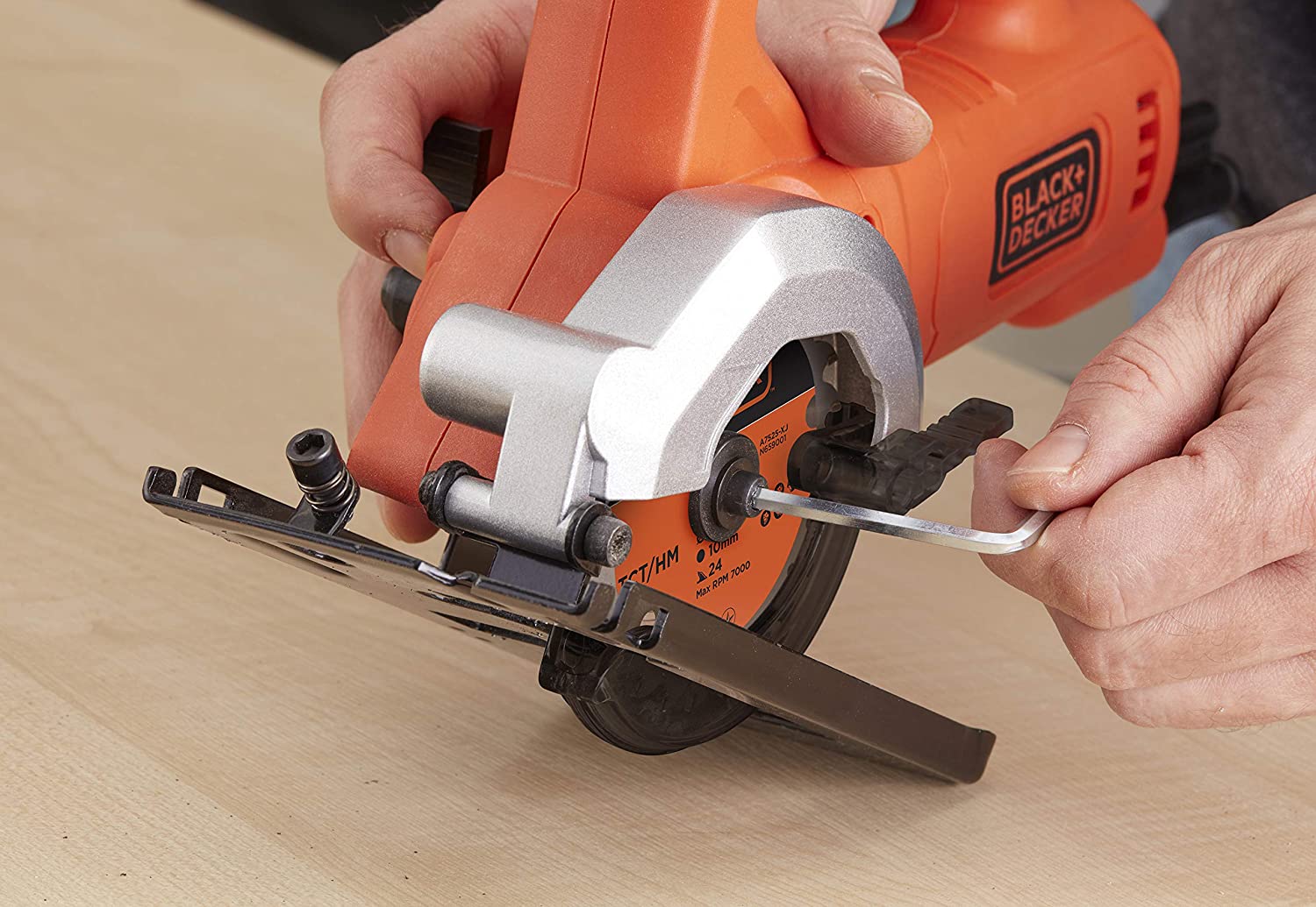 Sega Circolare 400W BLACK+DECKER BES510