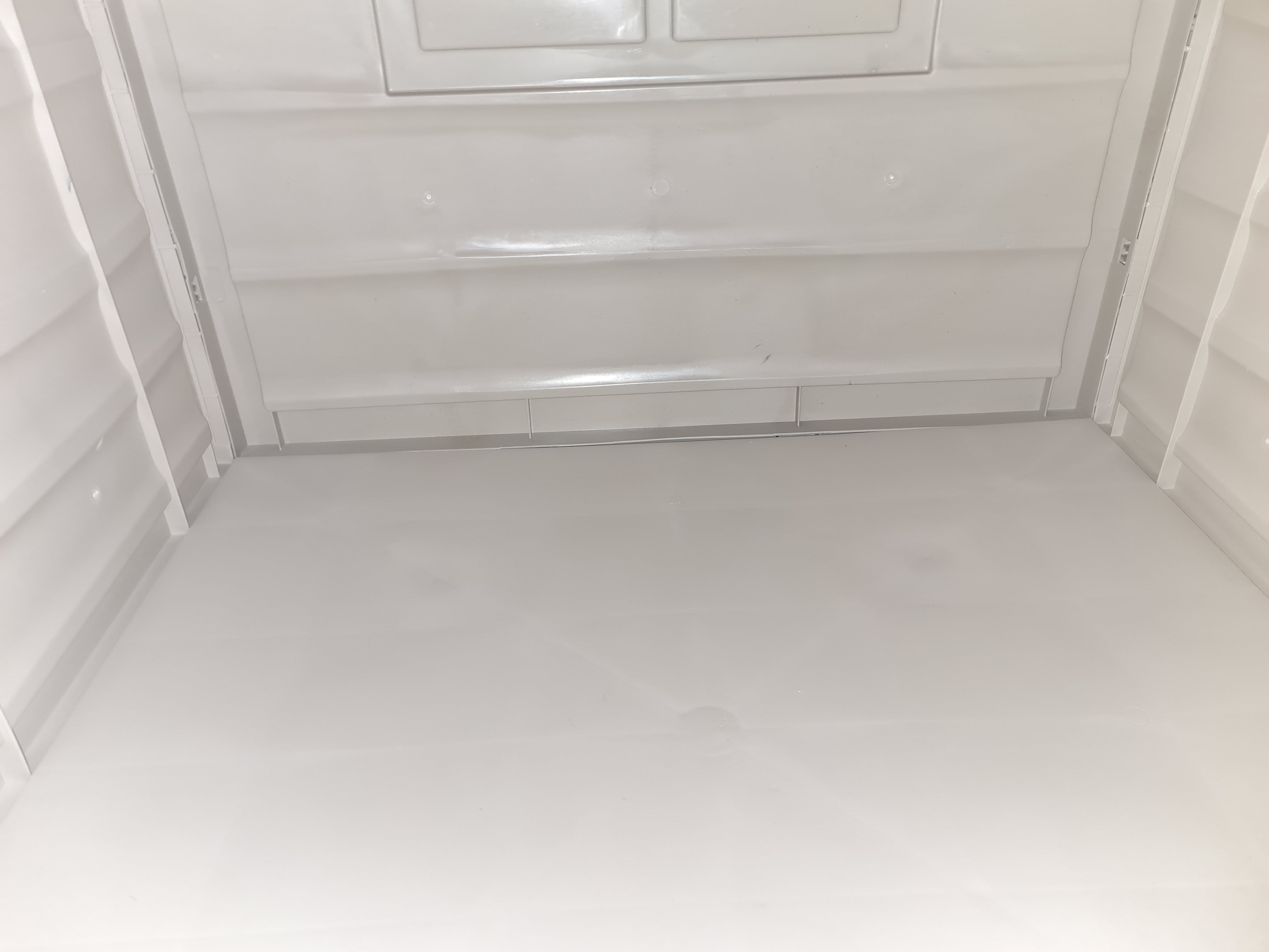 Cuccia per cani in resina Taglia Grande beige con tetto rosso Happy House Doggy Large