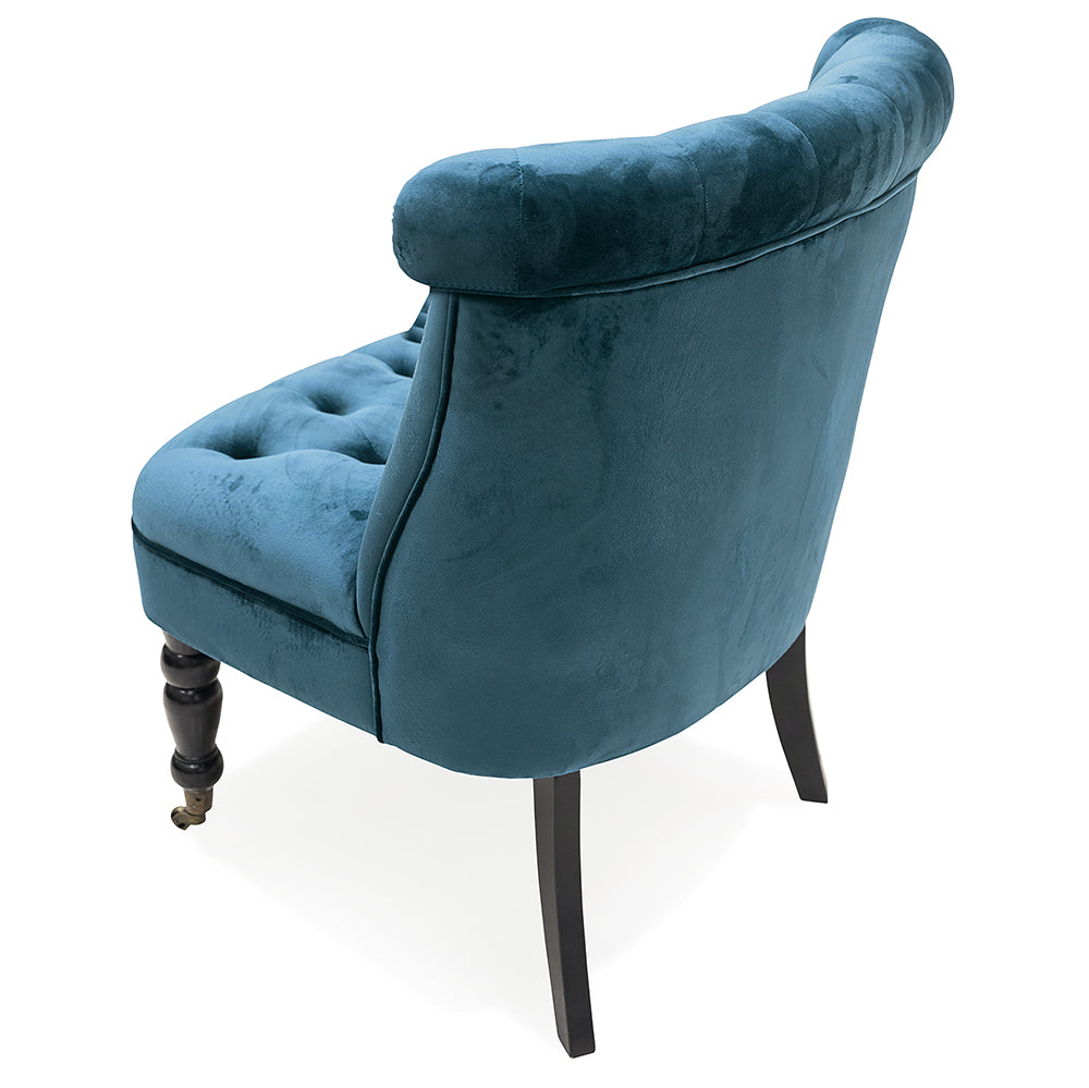 Fauteuil lounge matelassé bleu sarcelle en tissu effet velours, pieds en bois et deux roulettes, design rétro vintage Sibilla