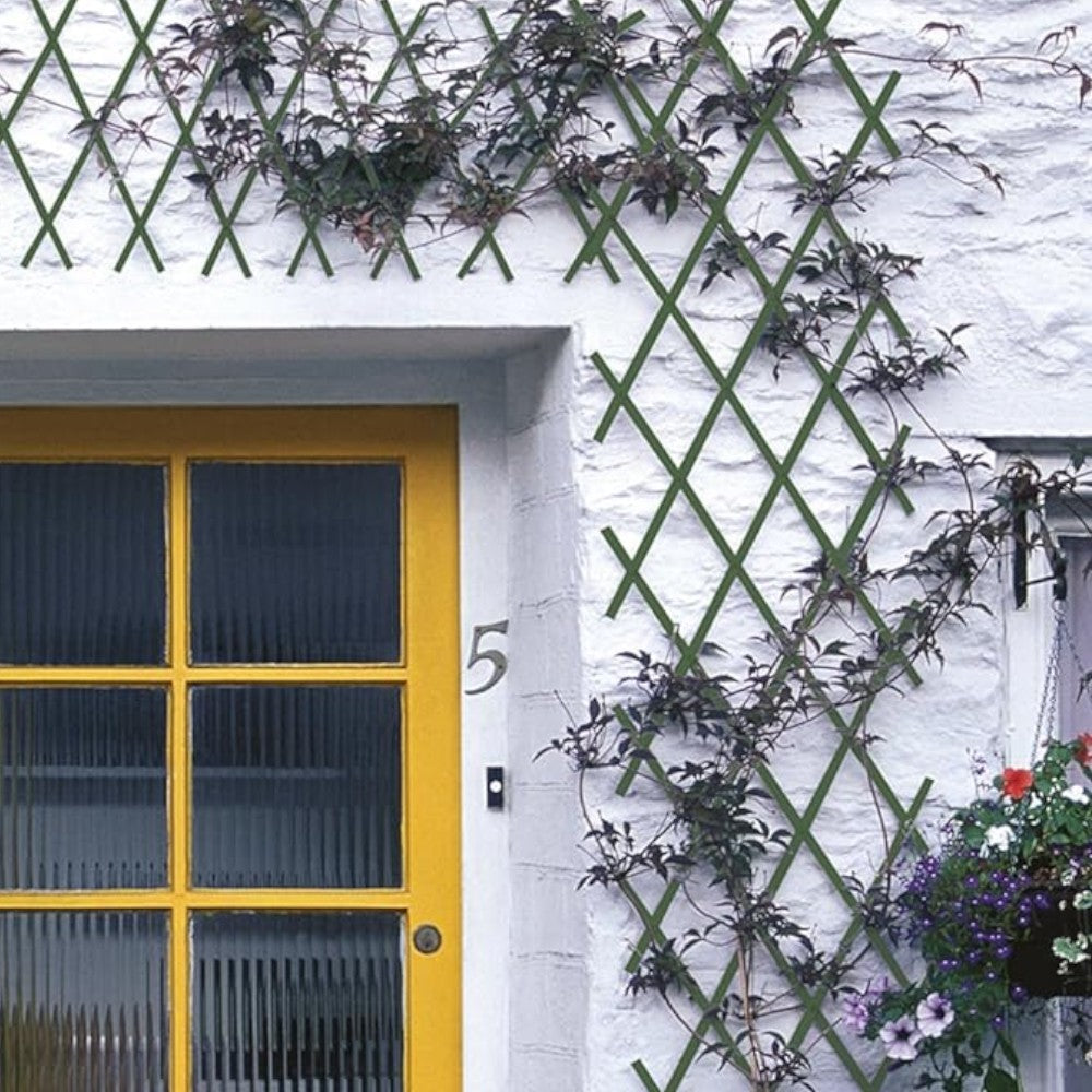 Treillis extensible en résine en bandes pour terrasses et balcons