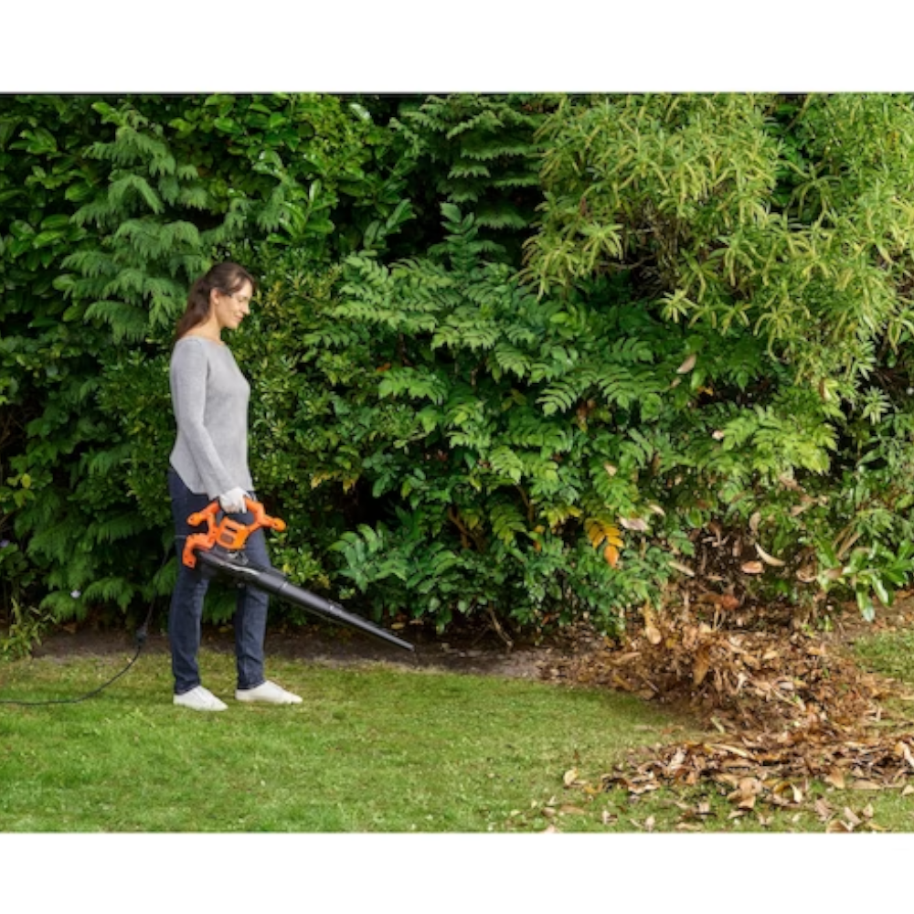 Aspiratore Soffiatore Trituratore elettrico per foglie con sacco Black + Decker BEBLV 2600W