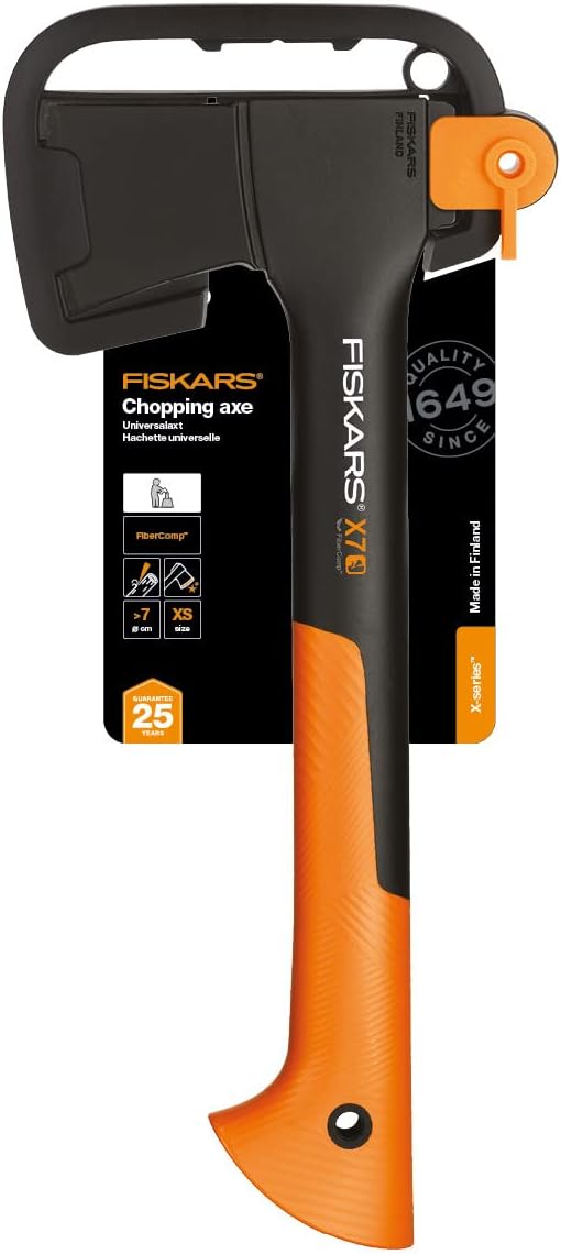 Accepte la hache de coupe professionnelle FISKARS XSX7, pratique et portable.