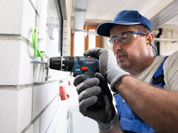 Visseuse à percussion professionnelle Bosch 12 V avec 2 batteries GSB 12 V-15