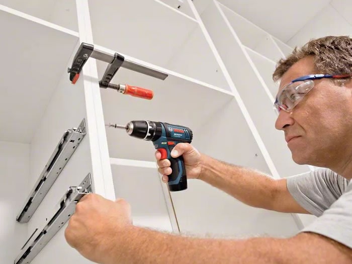 Visseuse à percussion professionnelle Bosch 12 V avec 2 batteries GSB 12 V-15