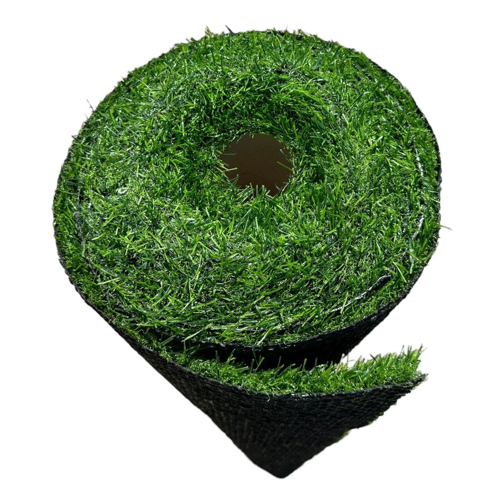 Prato sintetico verde con fori di drenaggio per esterno spessore 15 mm in rotoli da 10 mt.