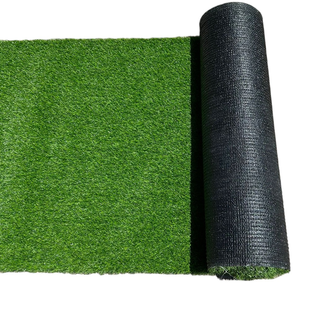 Prato sintetico verde con fori di drenaggio per esterno spessore 15 mm in rotoli da 10 mt.