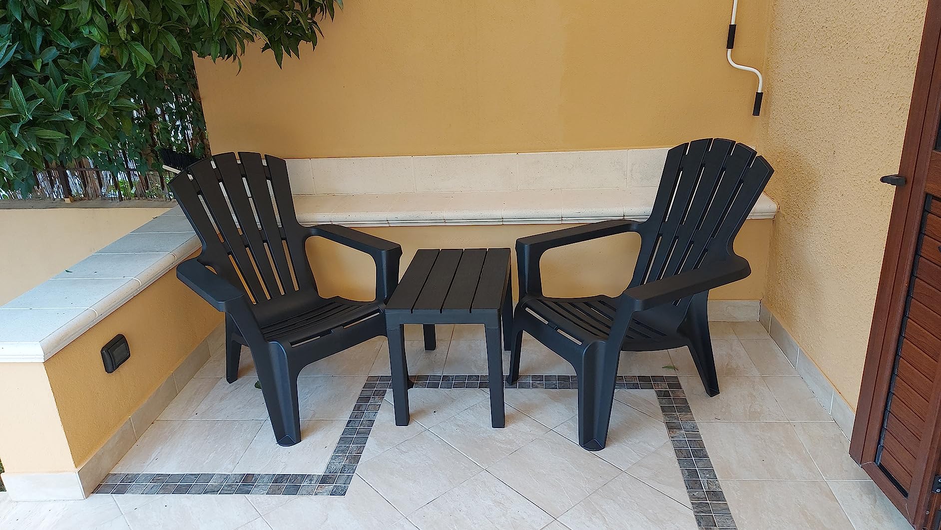 Fauteuil de jardin d'extérieur empilable en résine et fibre de verre avec dossier haut et assise basse Baltimore