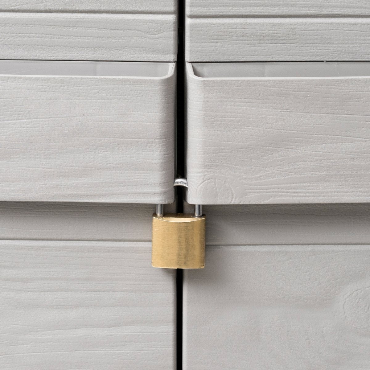 Armoire d'extérieur à étage en résine avec 2 portes effet bois et étagères réglables Woody's Toomax