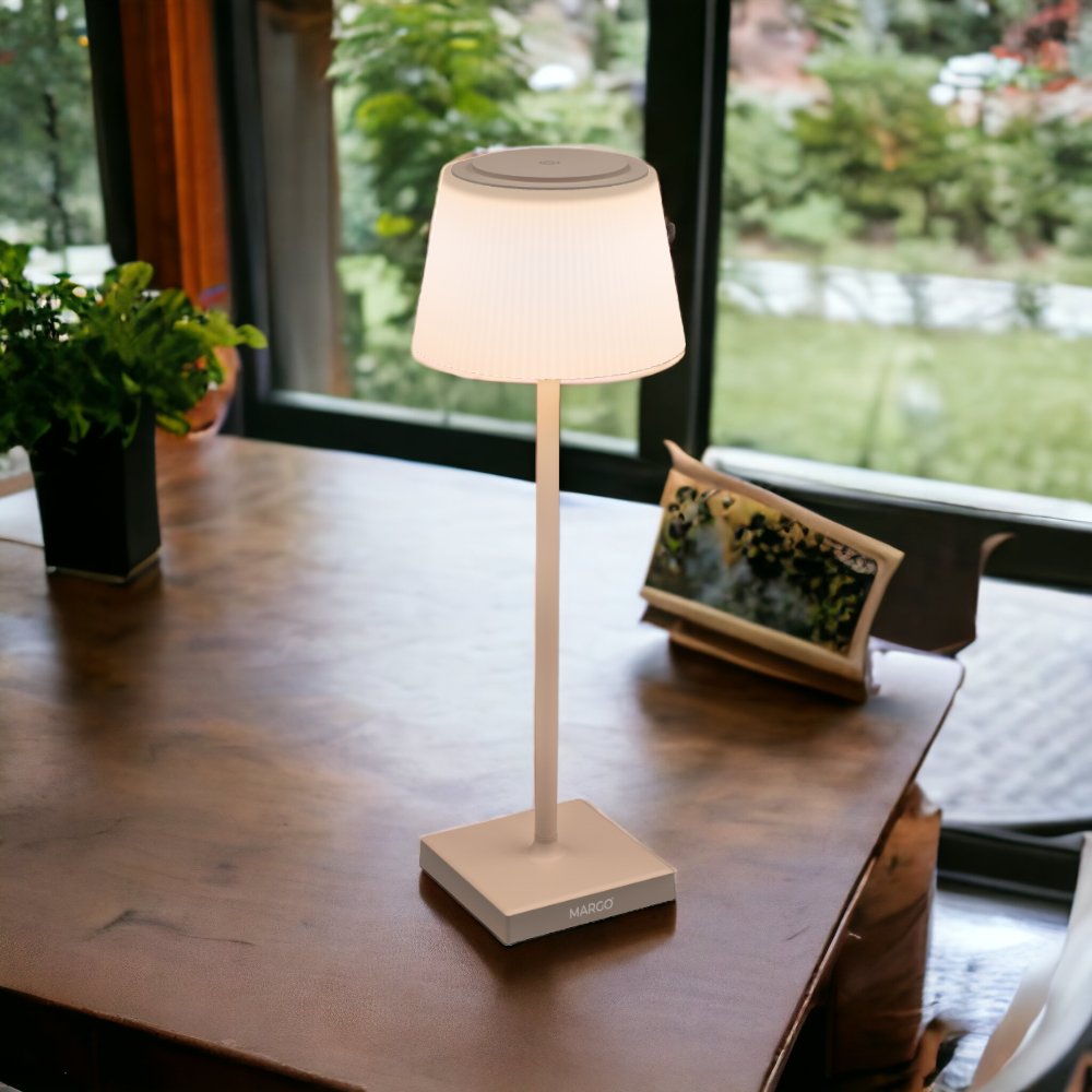 Lampe de table tactile LED rechargeable Margò avec réglage de la luminosité 