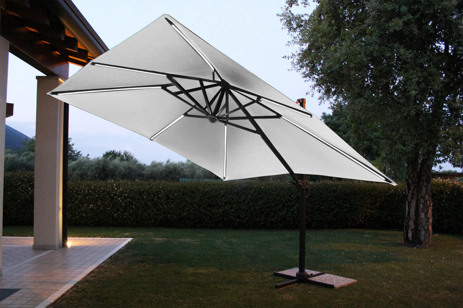 Parasol 3x4 m avec structure en aluminium et panneau solaire avec lumières LED Lumus