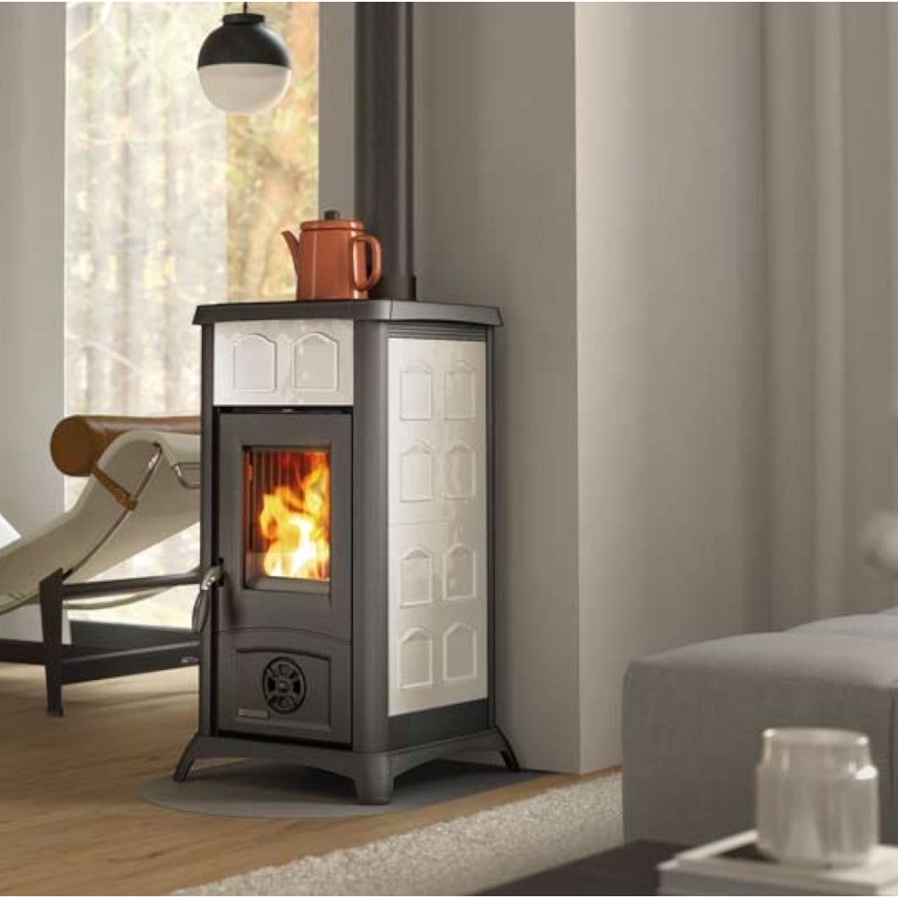 Poêle à bois avec structure en fonte et revêtement extérieur en majolique, système de post-combustion de 6 kw Gemma Liberty Nordica