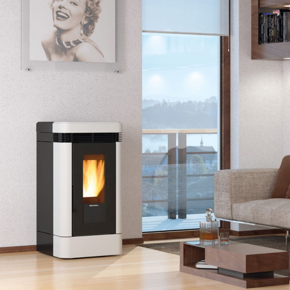 Poêle à pellets Lucia 12,1 Kw Blanc (Compte Thermique) - mesure 55,6x59,7x109,7h cm. - poids 181 kg