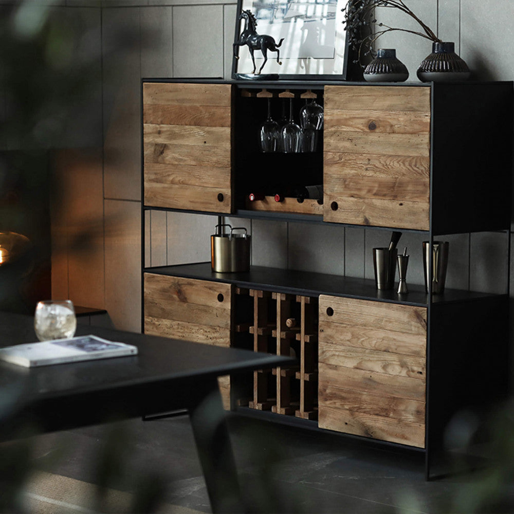 Vitrine buffet mobile en bois et métal, porte-bouteilles et support en verre pour intérieurs à Mumbai