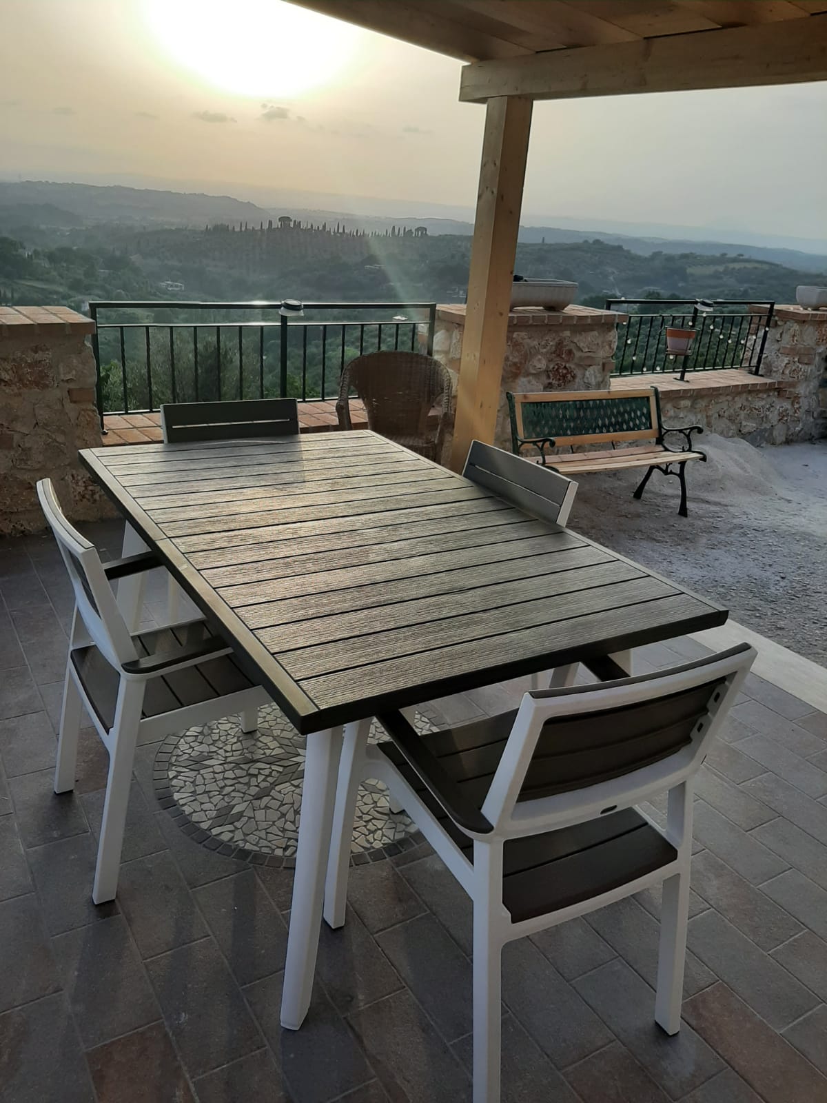 Table extensible Keter Harmony en résine anthracite pour jardin extérieur 