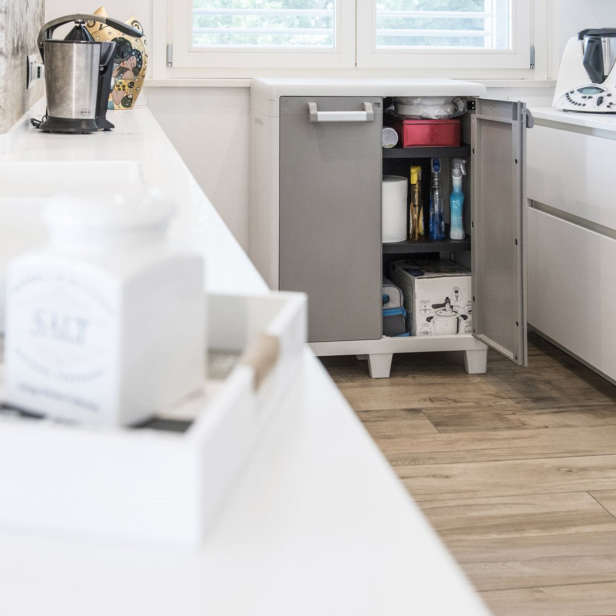 Armoire basse cadenassable toutes étagères avec 2 étagères réglables et 2 portes Urban XL Toomax