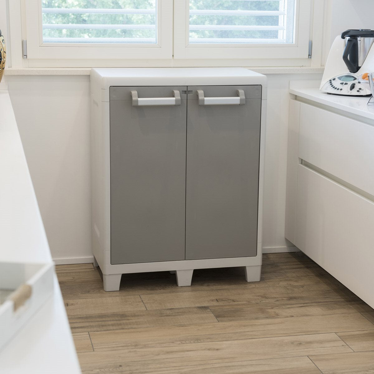 Armoire basse cadenassable toutes étagères avec 2 étagères réglables et 2 portes Urban XL Toomax