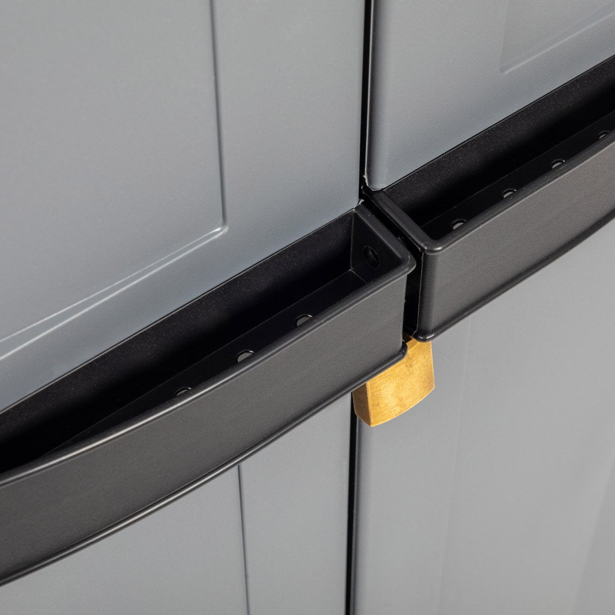 Armoire à balais en résine Trend Line Toomax avec 2 portes et 4 étagères réglables 