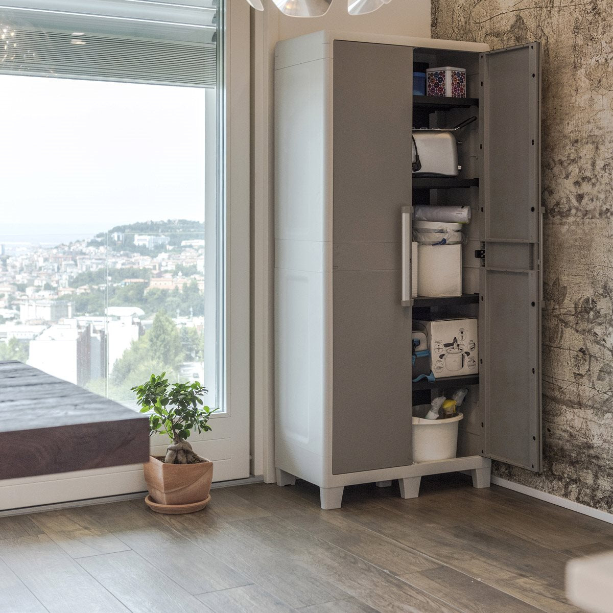 Armoire cadenassable en résine avec 2 portes et 4 étagères réglables Urban XL Toomax