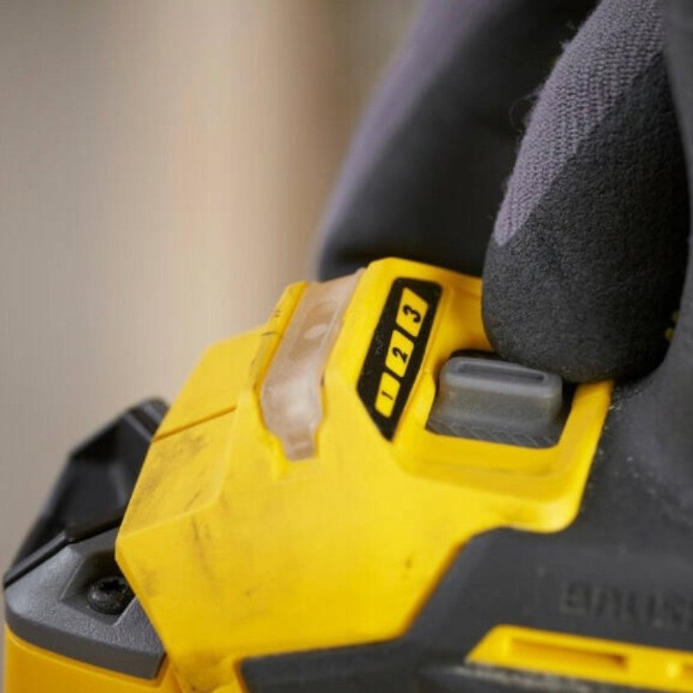 Avvitatore a batteria 20 volt con attacco esagonale a 3 velocità fatmax sfmcf 830 d2k