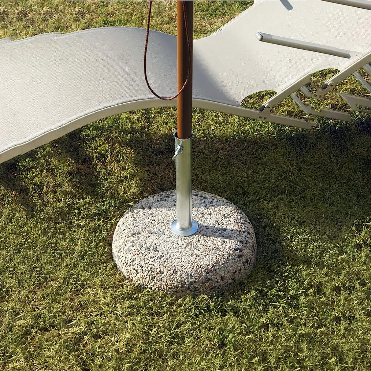 Socle de 35 kg en béton et gravier pour parasol à mât central