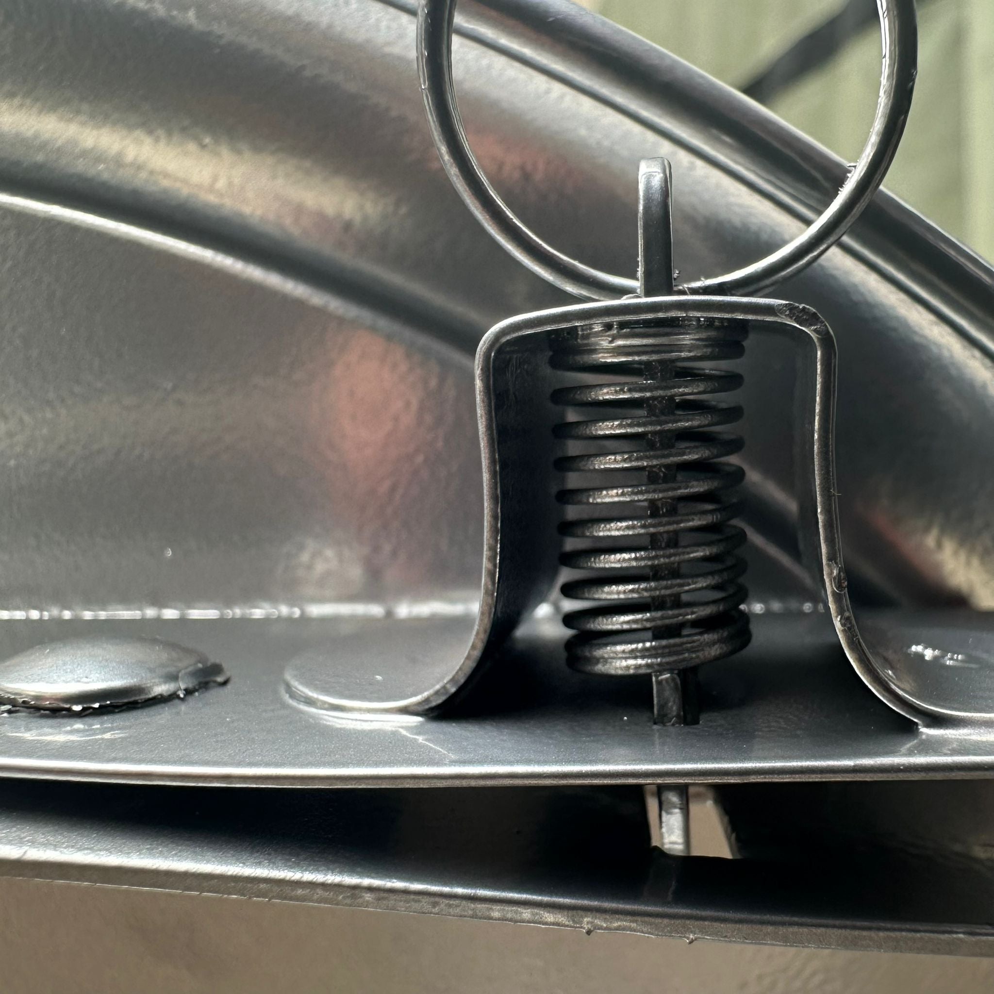 Sgabello pieghevole con struttura in acciaio seduta e schienale imbottiti in PVC Easy