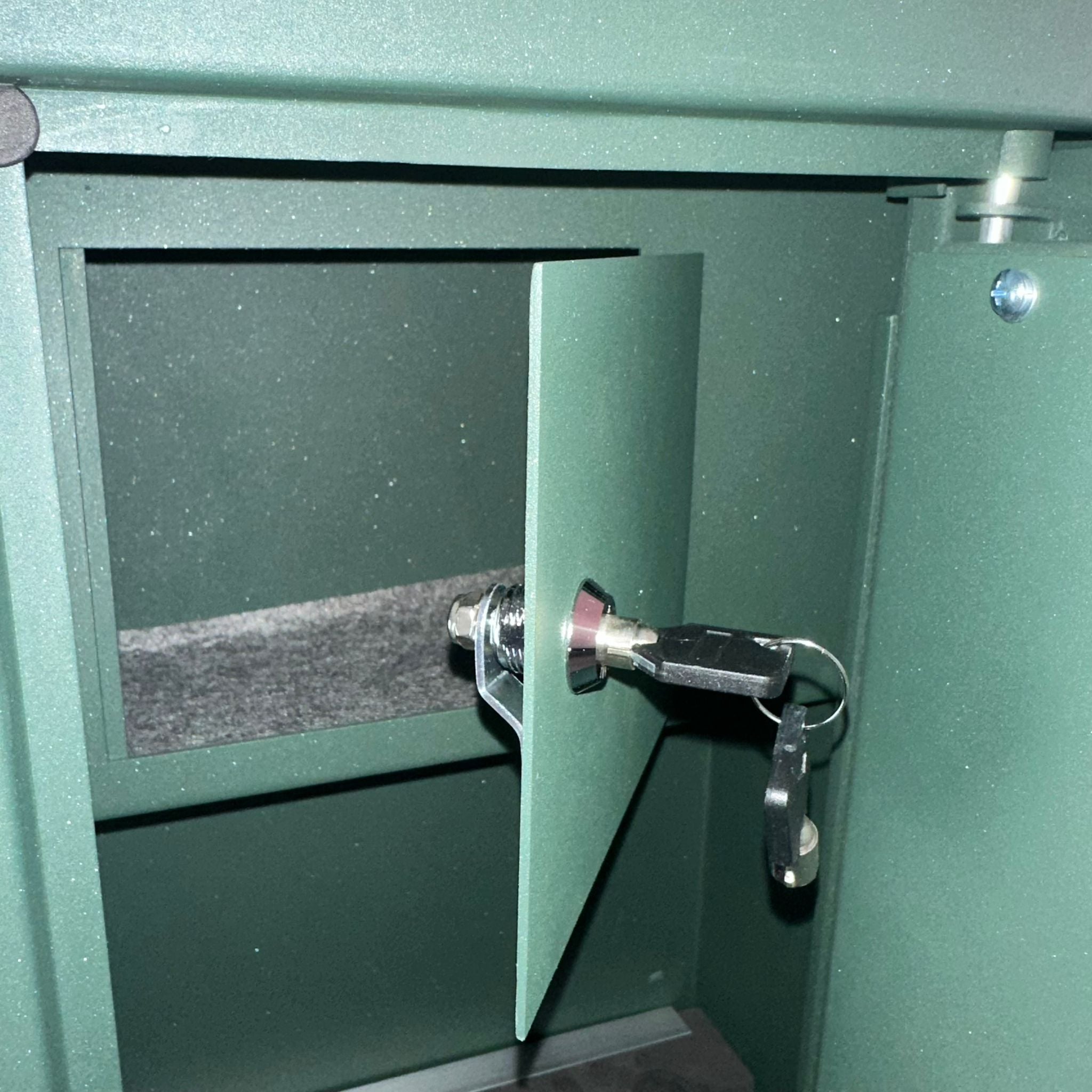 Armoire à armes 5 places en acier vert militaire avec coffre-fort interne STARK S5001T