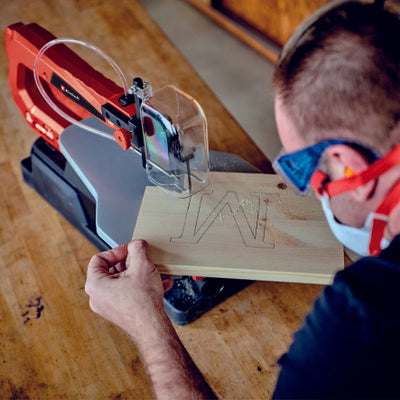 Scie oscillante 120W pour des coupes de précision sur bois inclinable jusqu'à 45° TC-SS405E EINHELL