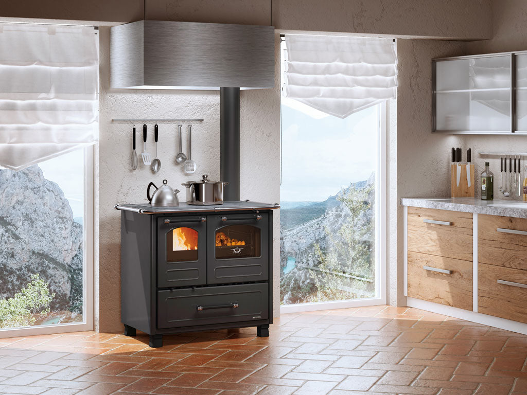 Cucina a legna 7,5 kw in acciaio smaltato con forno e piastra cottura in ghisa Family Nordica