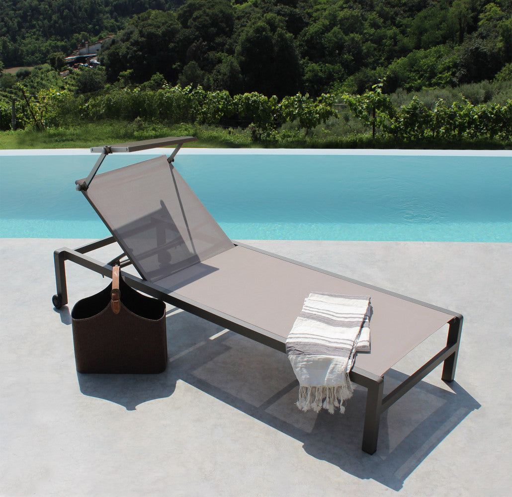 Transat de jardin en aluminium et textilène avec dossier réglable, capote et roulettes Madela 