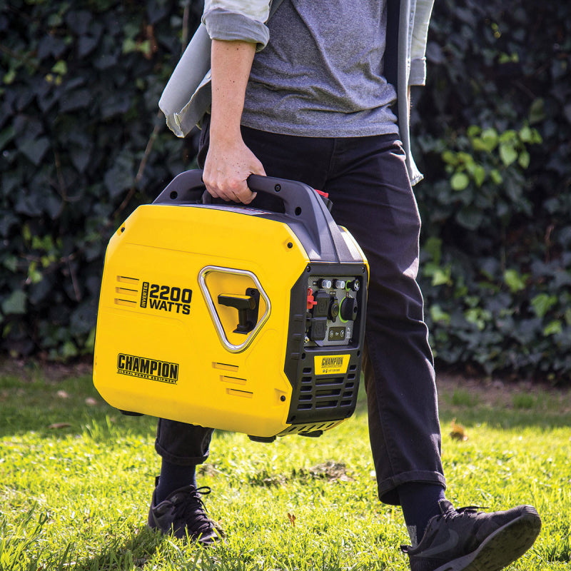 Groupe électrogène inverseur moteur essence portable compact 2200W en coffret pour camping ou marchés, autonomie 10h CHAMPION 
