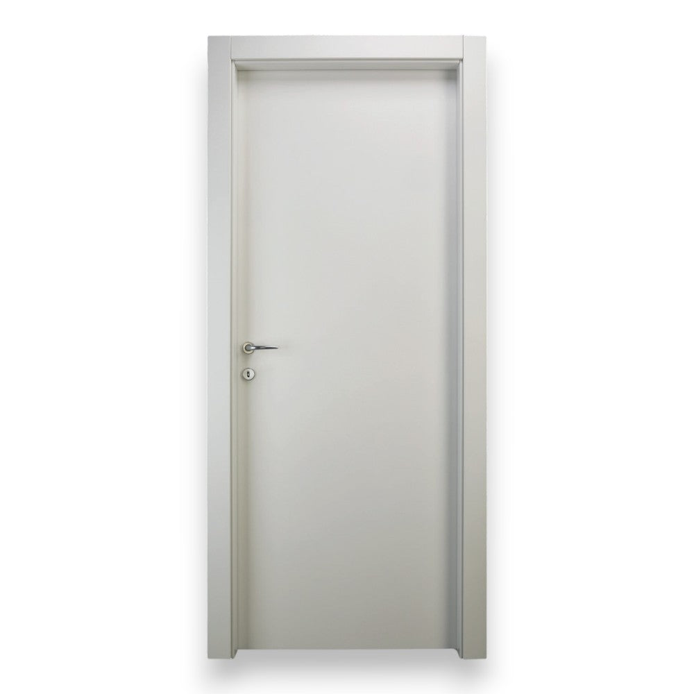 Porte battante intérieure réversible moderne en bois de sapin blanc lisse jointée avec serrure et profilés 