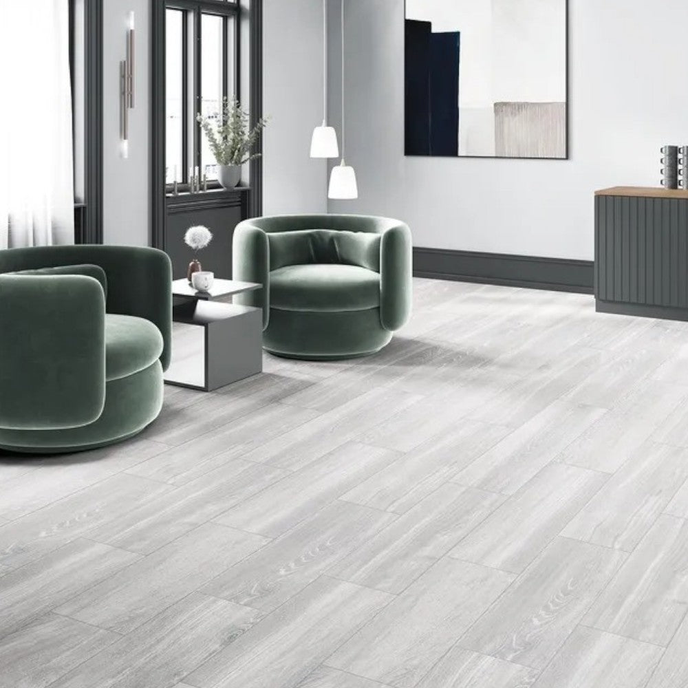 Pavimento laminato in fibra di legno con strato protettivo in corindone rovere ghiaccio ad incastro alta resistenza usura e macchie per riscaldamento