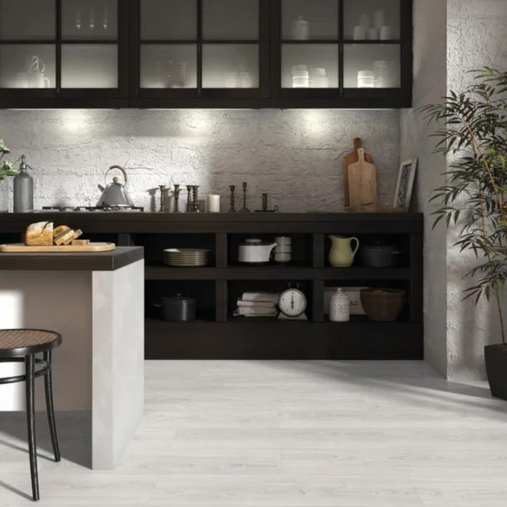 Pavimento laminato in fibra di legno con strato protettivo in corindone rovere ghiaccio ad incastro alta resistenza usura e macchie per riscaldamento