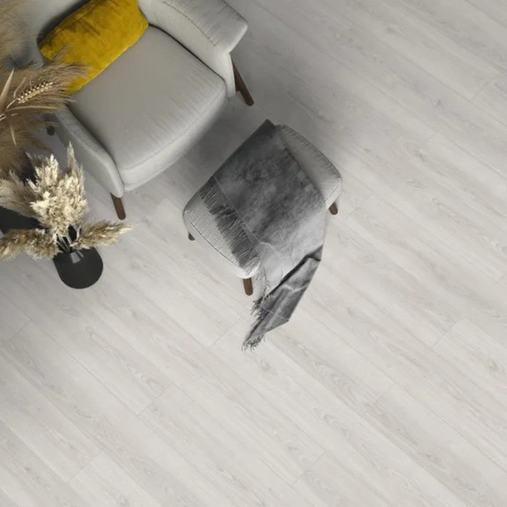 Pavimento laminato in fibra di legno con strato protettivo in corindone rovere ghiaccio ad incastro alta resistenza usura e macchie per riscaldamento