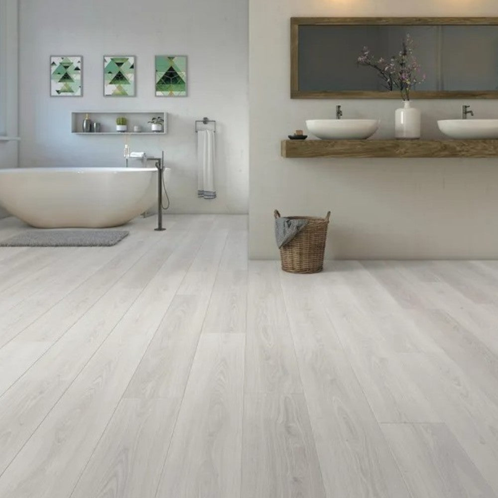 Pavimento laminato in fibra di legno con strato protettivo in corindone rovere ghiaccio ad incastro alta resistenza usura e macchie per riscaldamento