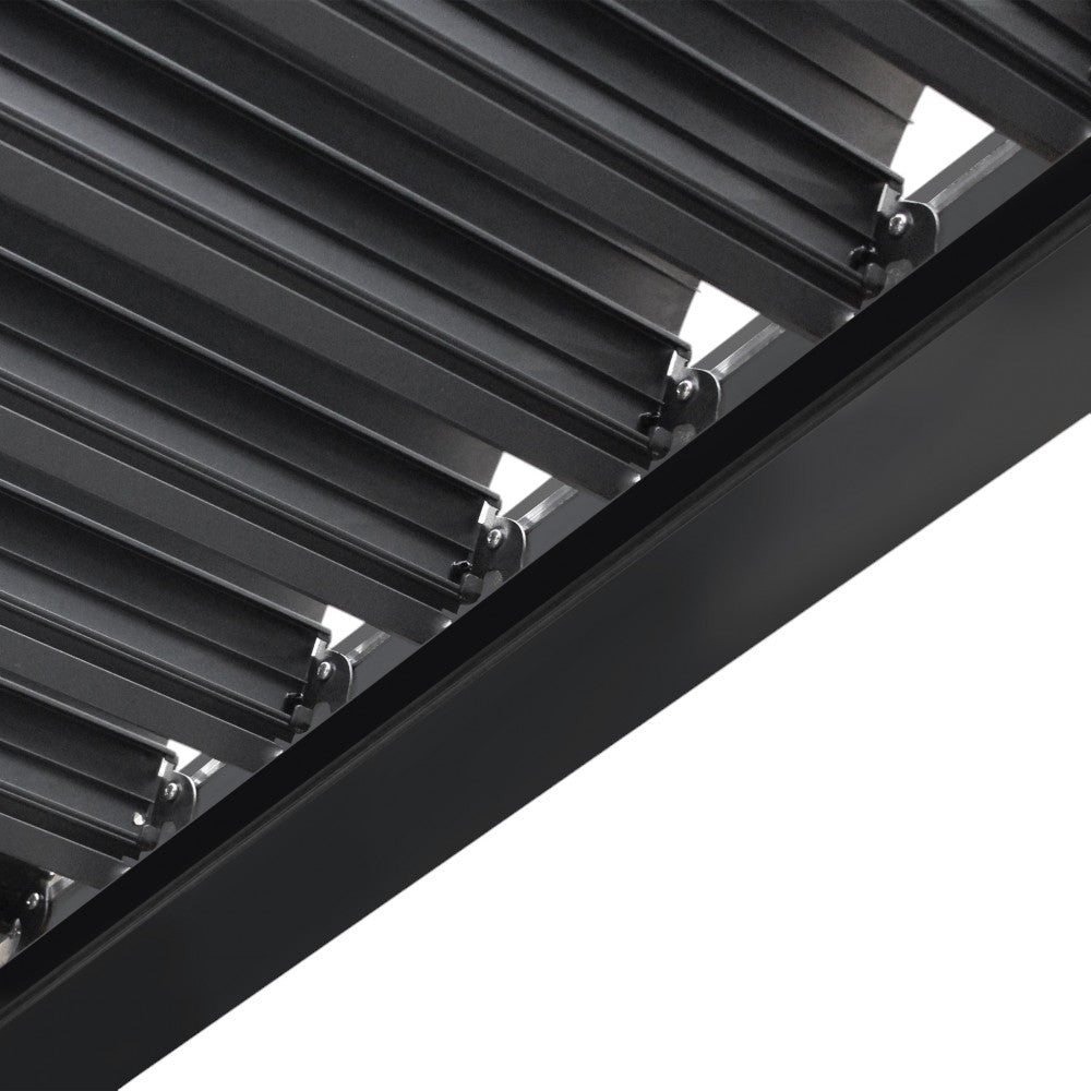 Pergola bioclimatica in alluminio 4x4 mt addossata a parete con lamelle frangisole