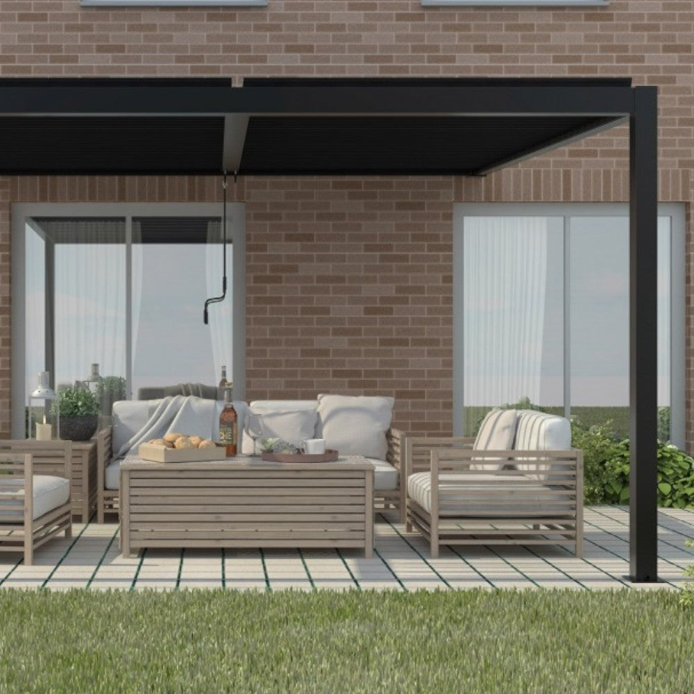 Pergola bioclimatica in alluminio 4x4 mt addossata a parete con lamelle frangisole