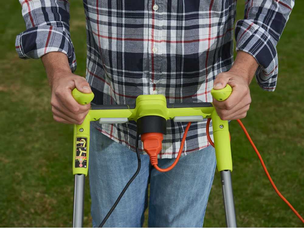 RLM15E 36h Tondeuse à gazon électrique poussée Ryobi 1500 watts avec réglage de la hauteur de coupe de 36 cm