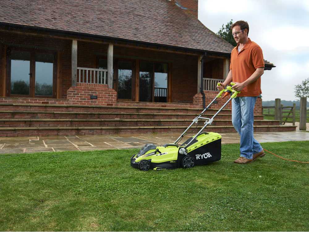 RLM15E 36h Tondeuse à gazon électrique poussée Ryobi 1500 watts avec réglage de la hauteur de coupe de 36 cm