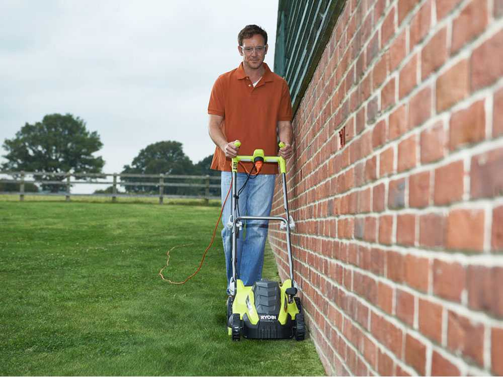 RLM15E 36h Tondeuse à gazon électrique poussée Ryobi 1500 watts avec réglage de la hauteur de coupe de 36 cm