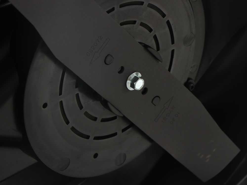 Tondeuse à gazon à batterie poussée Ryobi RLM18X33B40 18v 4,0ah largeur de coupe 33cm