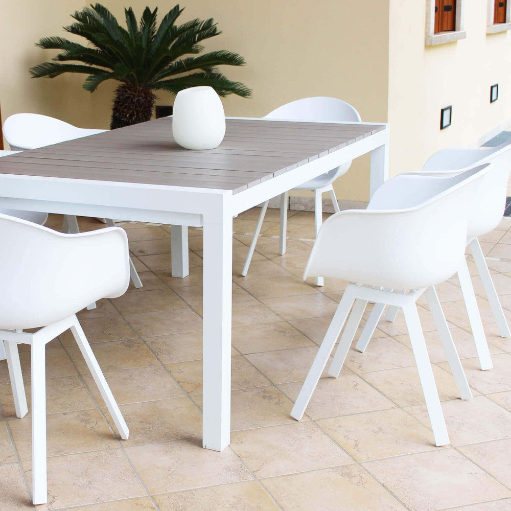 Table d'extérieur extensible avec structure en aluminium et plateau effet lattes médianes