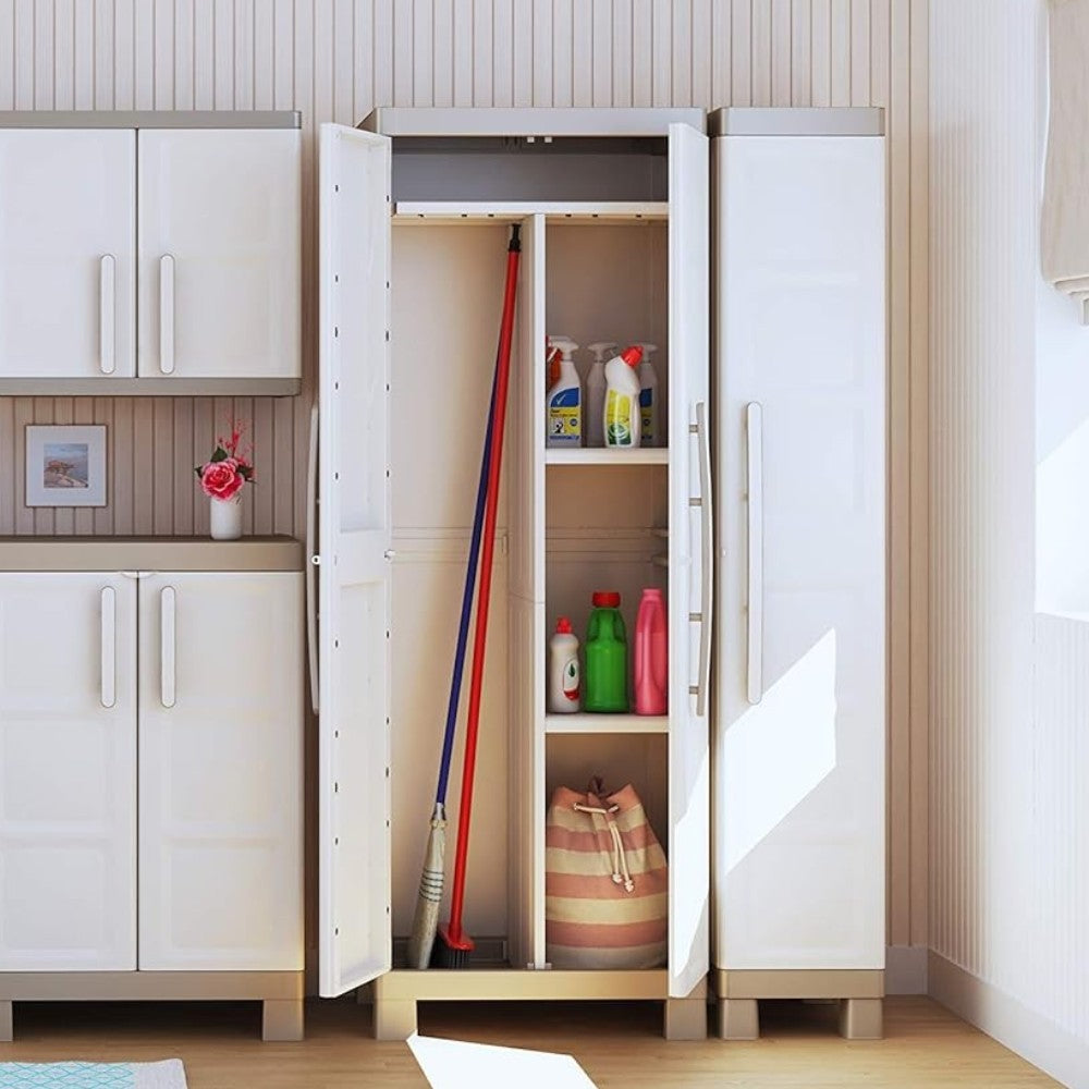Armoire à balais en résine cadenassable avec 3 étagères latérales réglables et 2 portes Keter Excellence