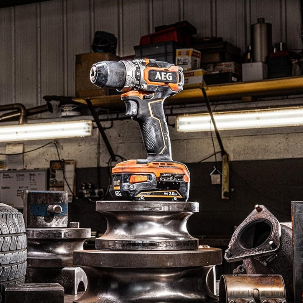 Perceuse à percussion sans fil sous-compacte 'bsb18sbl-202c' aeg 18v 2.0ah